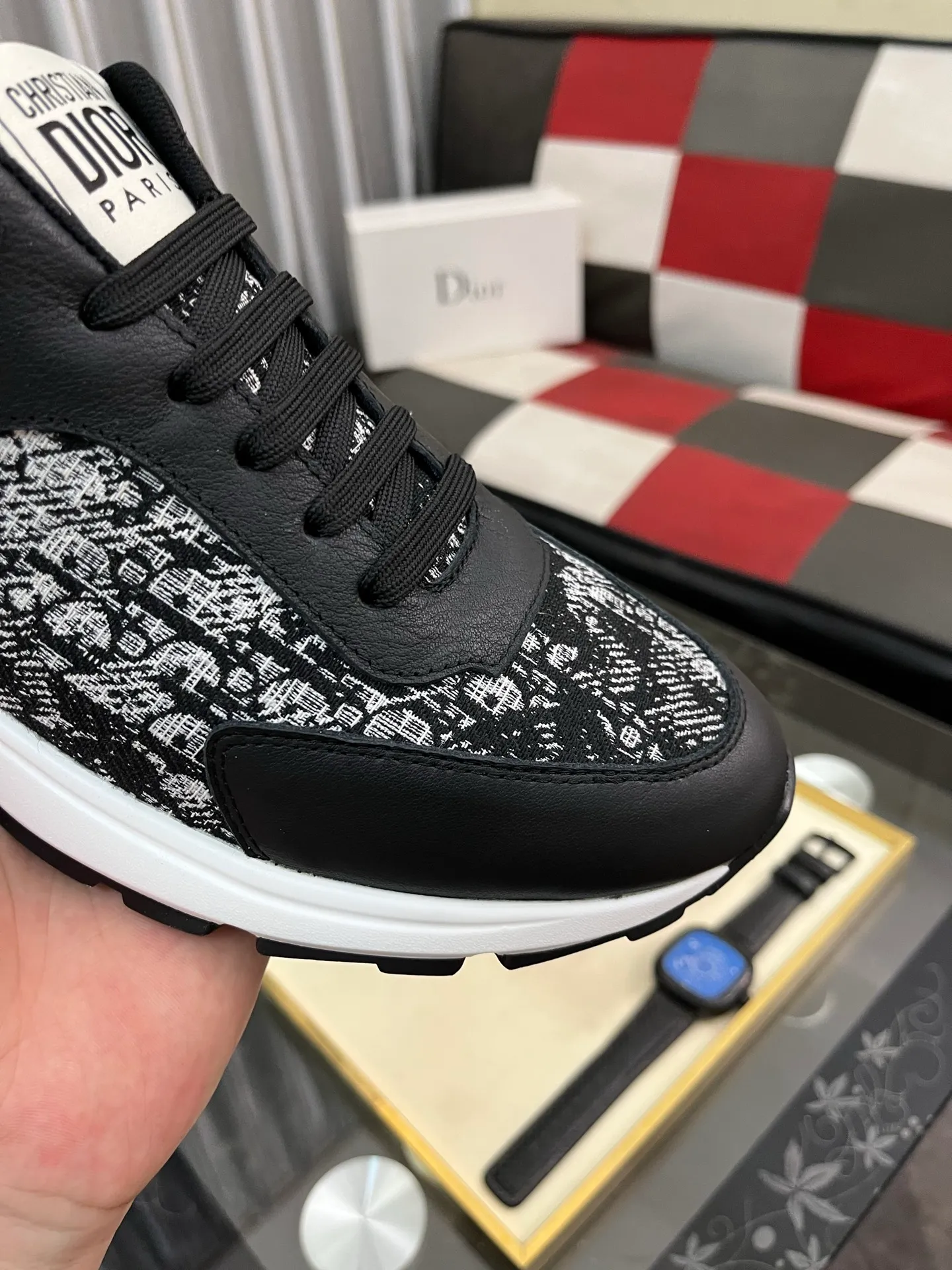 Men's shoes 💰440⌚️⌚️[Dior] The toe box is designed to be a bit wider. The upper foot comfort is perfect. The thread is beautiful. It fits the pants perfectly and is versatile. Decorated with various classic details. It is an ideal choice for daily styling. It can be matched with various casual items to create exquisite looks. Fabric: First-layer cowhide/lining sheepskin TPU original outsole Size: 38-443️⃣Colors available